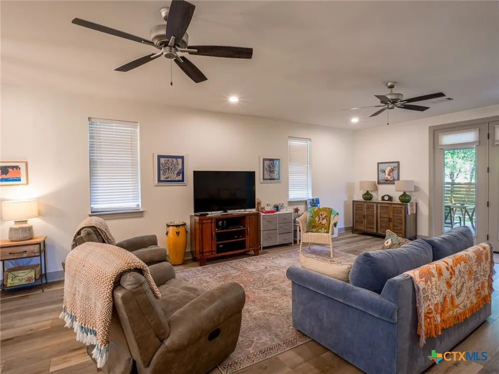 638 Oak Lane Cottonwood Shores, TX 78657