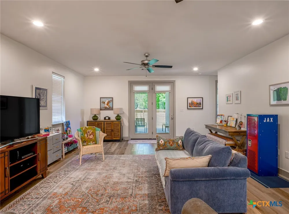 638 Oak Lane Cottonwood Shores, TX 78657