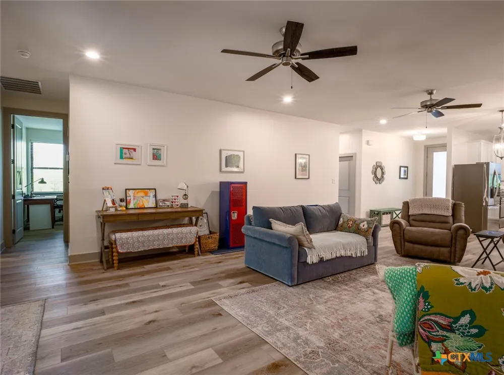 638 Oak Lane Cottonwood Shores, TX 78657