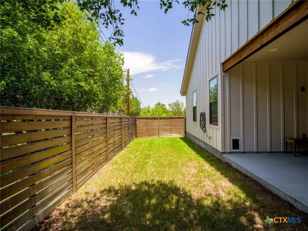 638 Oak Lane Cottonwood Shores, TX 78657