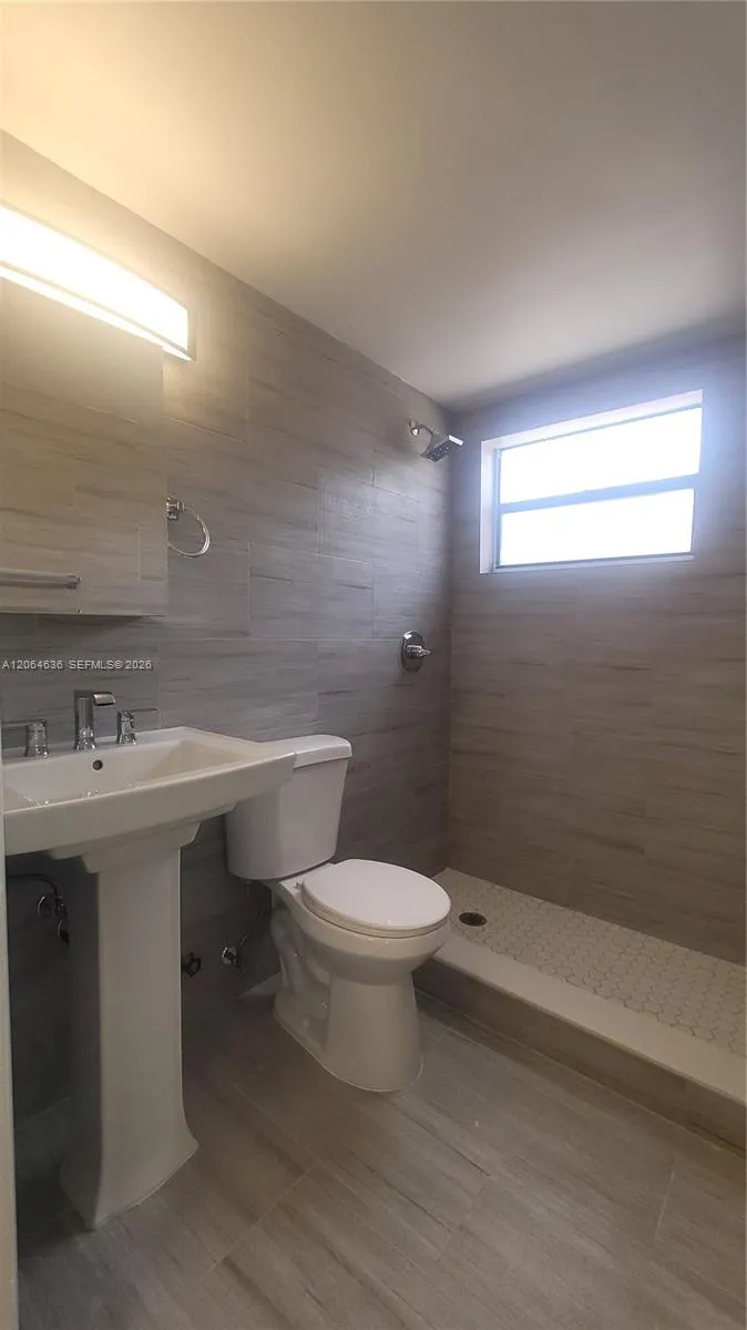 34 E 21st St #11 Hialeah, FL 33010