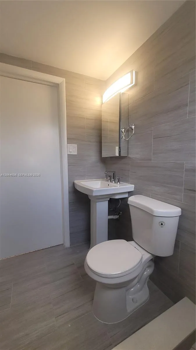 34 E 21st St #11 Hialeah, FL 33010
