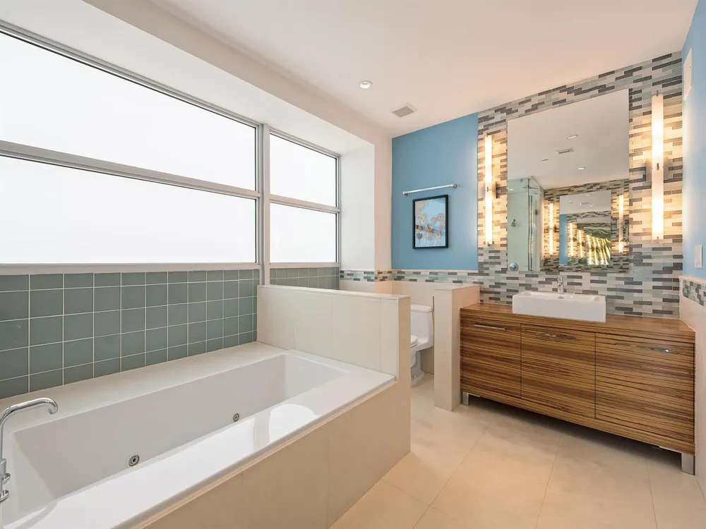 215 Hendricks Isle Fort Lauderdale, FL 33301