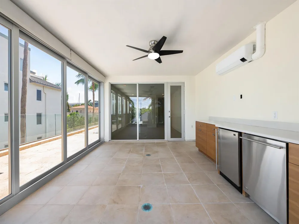215 Hendricks Isle Fort Lauderdale, FL 33301