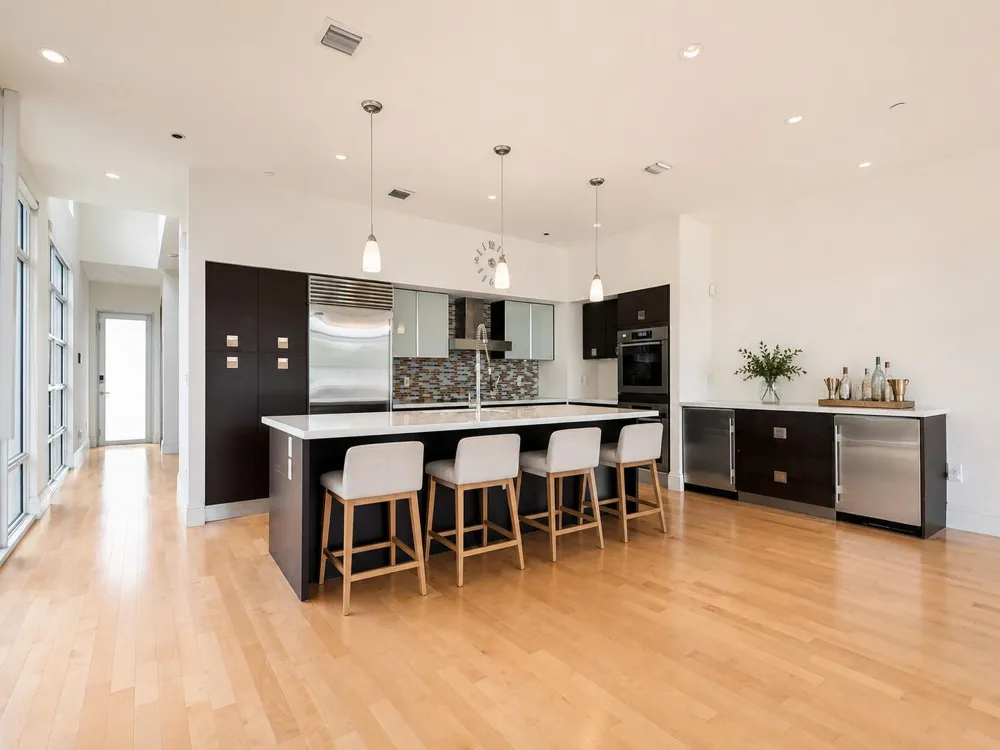 215 Hendricks Isle Fort Lauderdale, FL 33301