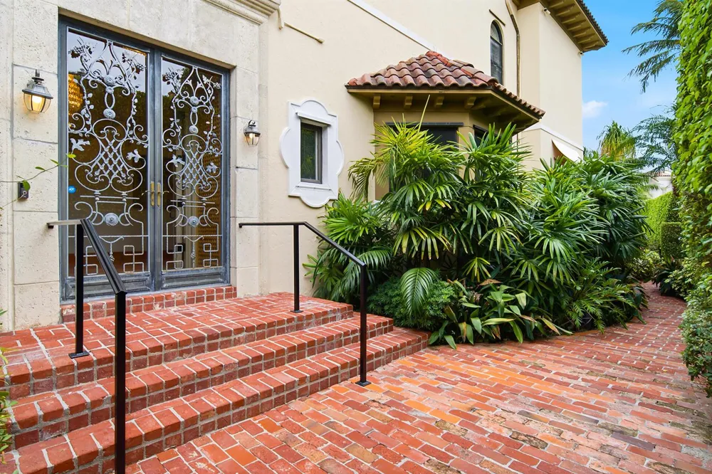 245 Brazilian Avenue Palm Beach, FL 33480
