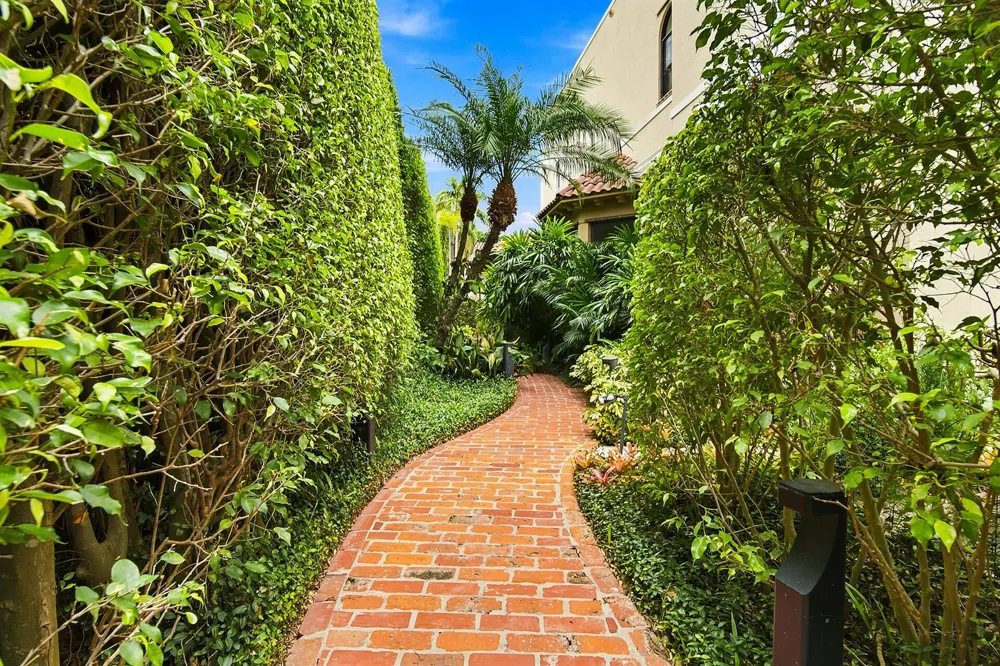 245 Brazilian Avenue Palm Beach, FL 33480