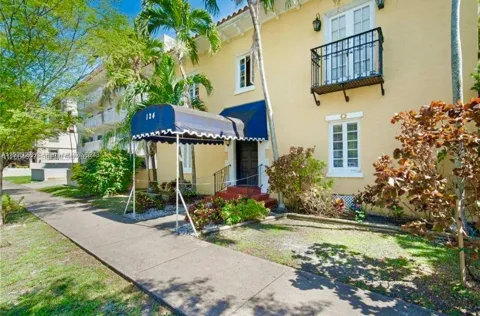 124 Mendoza Ave #8A