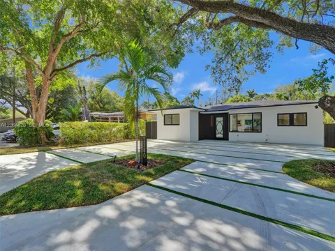 2380 NE 184th Ter