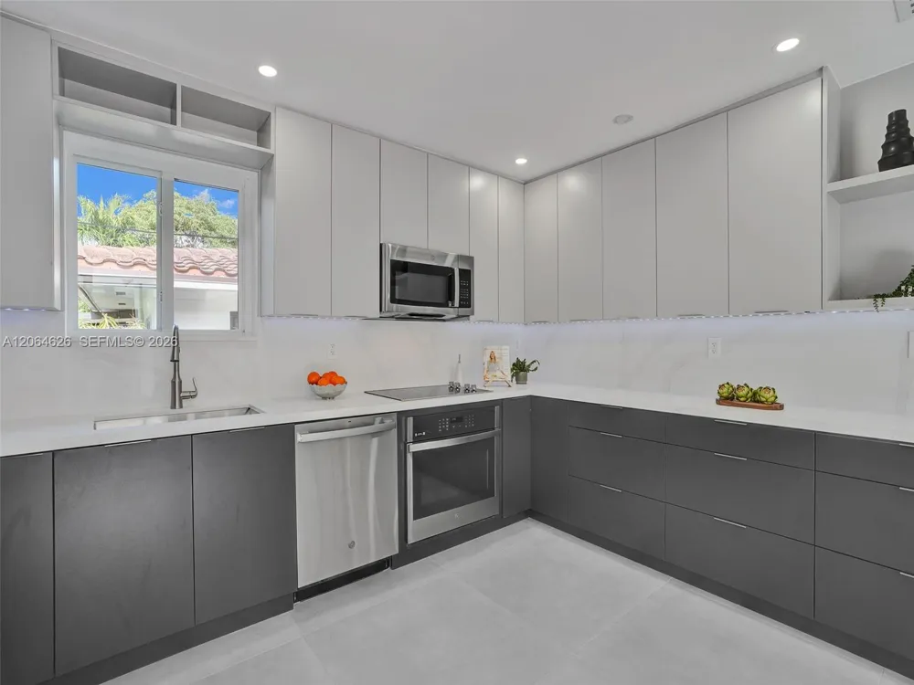 2380 NE 184th Ter North Miami Beach, FL 33160