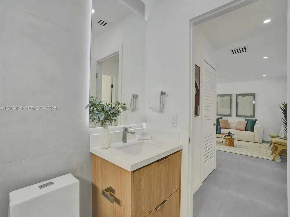 2380 NE 184th Ter North Miami Beach, FL 33160