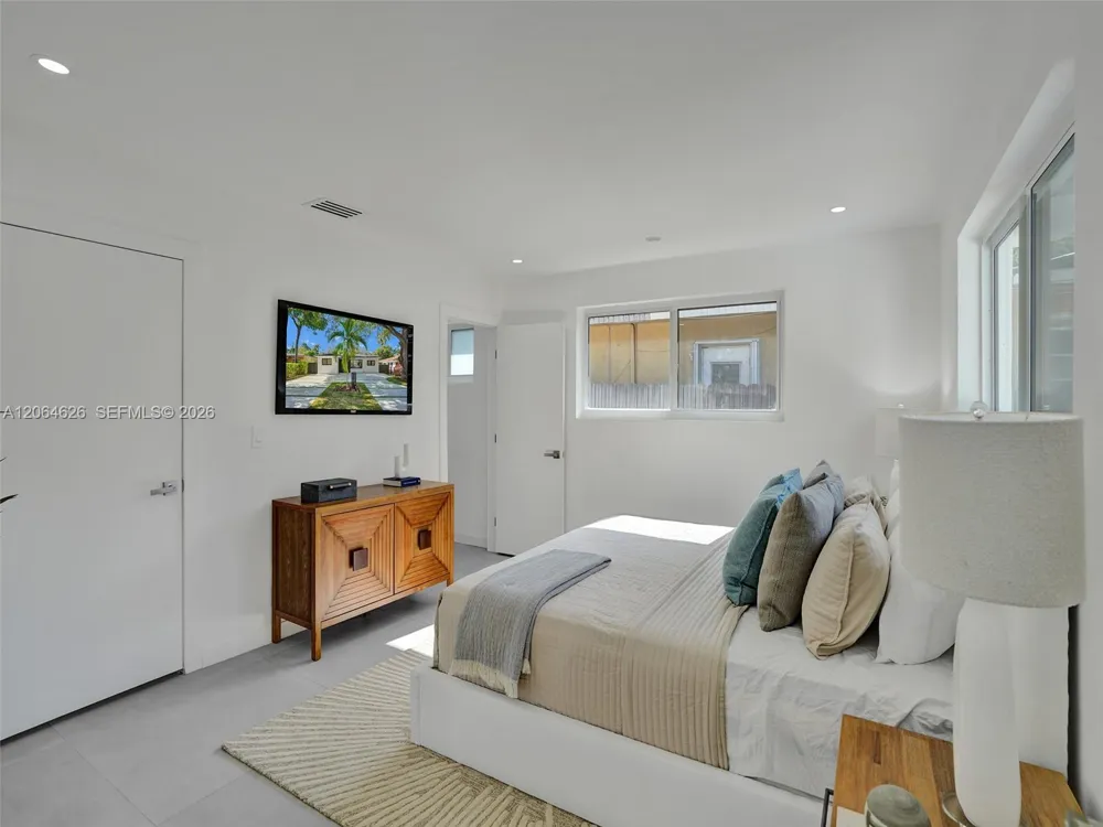 2380 NE 184th Ter North Miami Beach, FL 33160