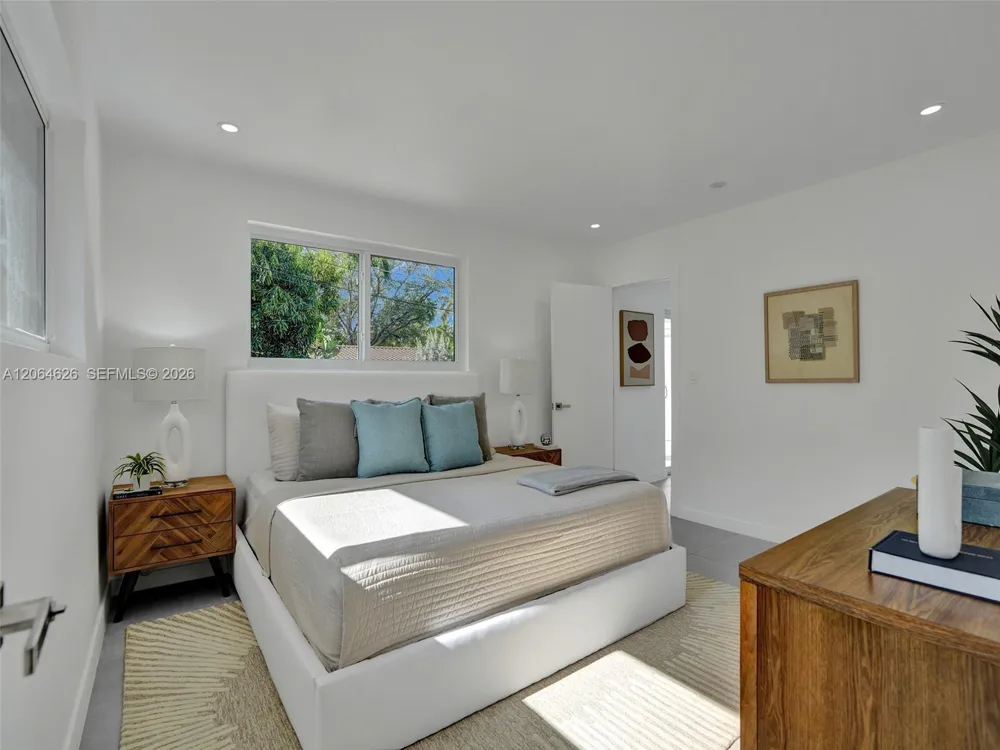 2380 NE 184th Ter North Miami Beach, FL 33160