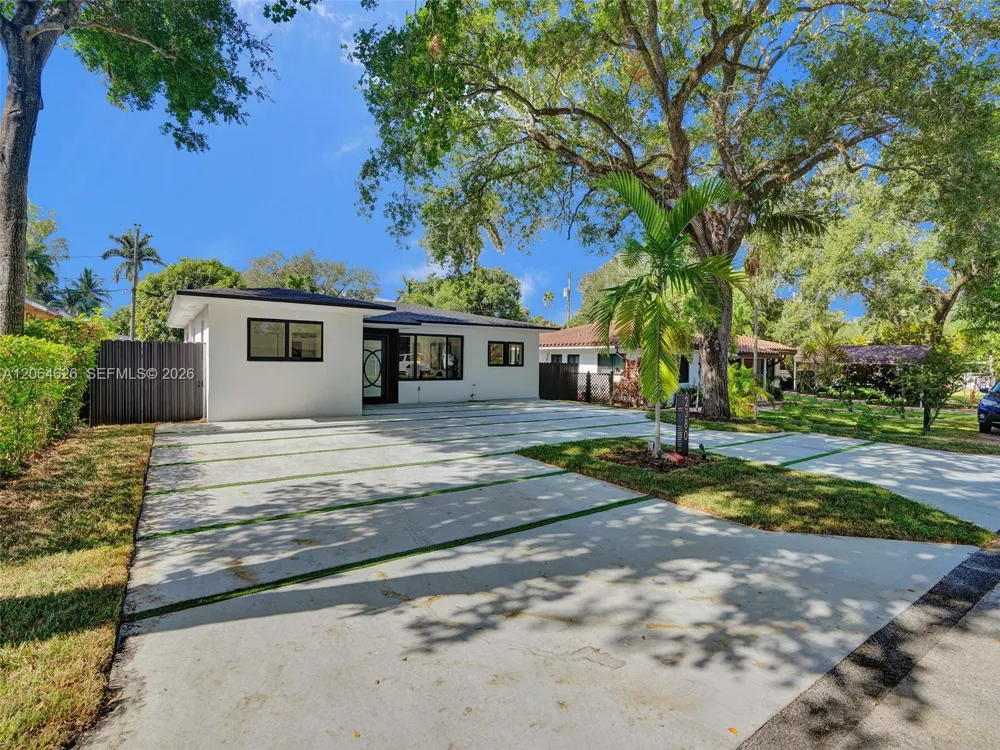 2380 NE 184th Ter North Miami Beach, FL 33160
