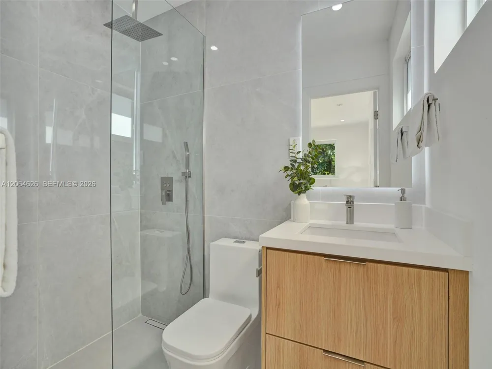 2380 NE 184th Ter North Miami Beach, FL 33160