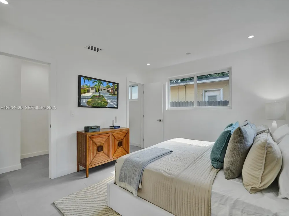 2380 NE 184th Ter North Miami Beach, FL 33160