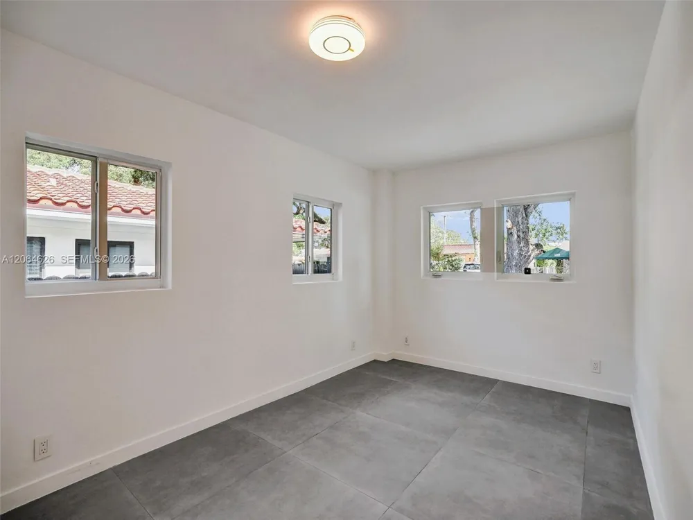 2380 NE 184th Ter North Miami Beach, FL 33160