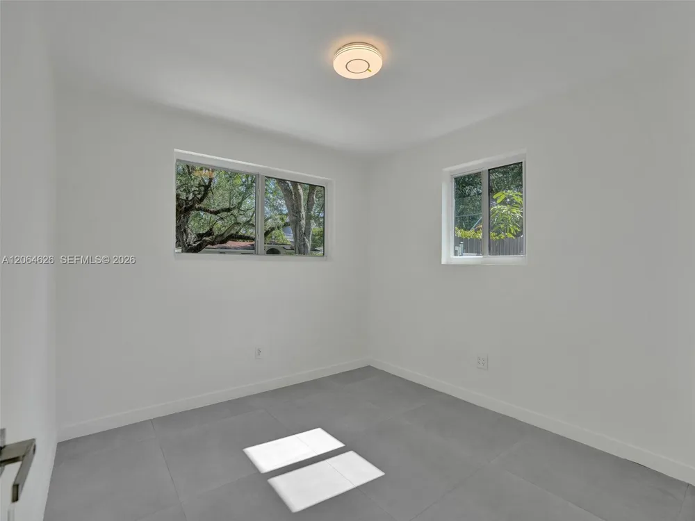 2380 NE 184th Ter North Miami Beach, FL 33160