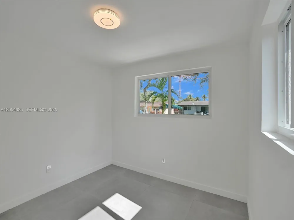 2380 NE 184th Ter North Miami Beach, FL 33160