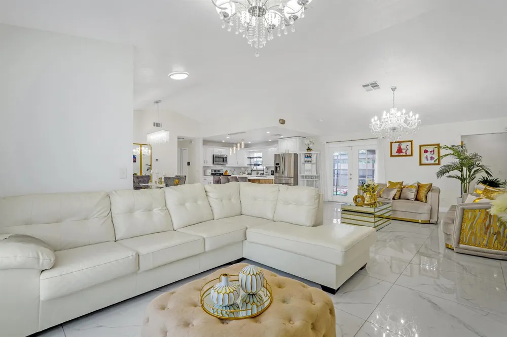 363 BUTTONWOOD DRIVE Kissimmee, FL 34743