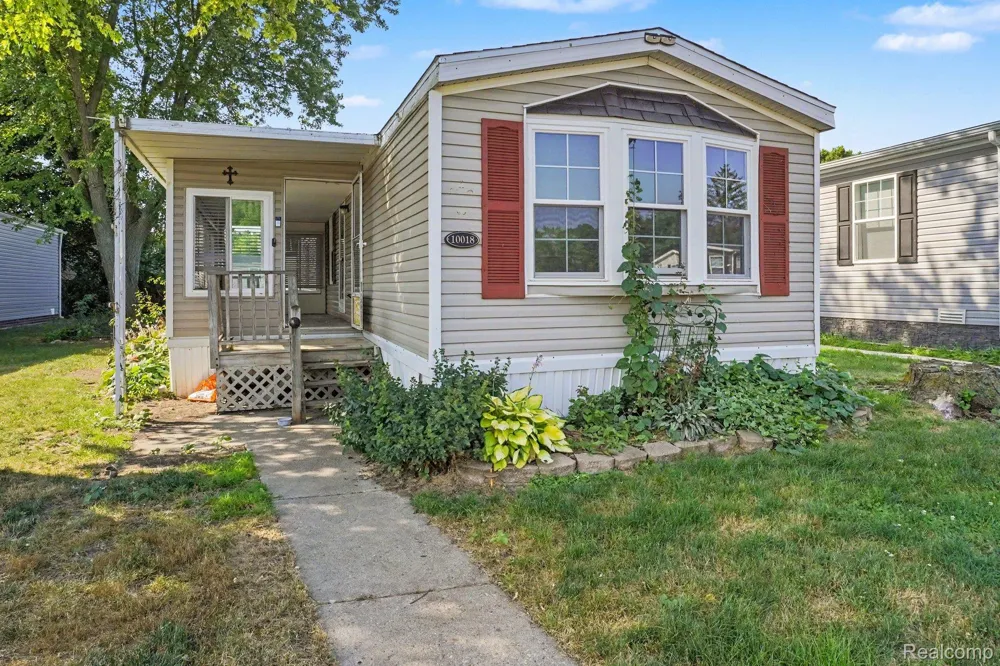 10018 Hutchinson Dr Springfield Charter Township, MI 48350