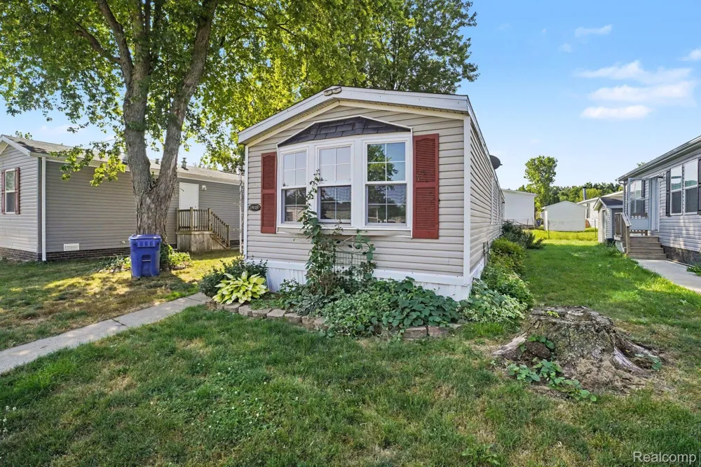 10018 Hutchinson Dr Springfield Charter Township, MI 48350