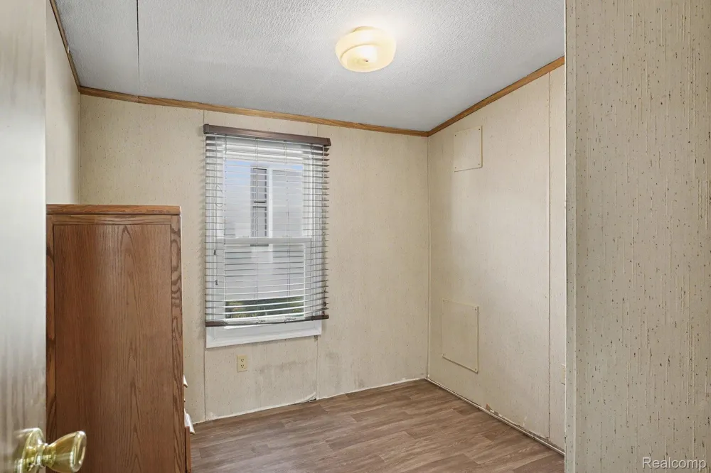 10018 Hutchinson Dr Springfield Charter Township, MI 48350