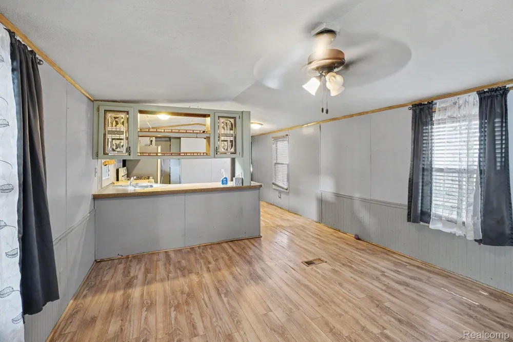 10018 Hutchinson Dr Springfield Charter Township, MI 48350