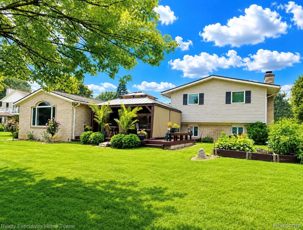 3460 Ramada Drive Highland Charter Township, MI 48356