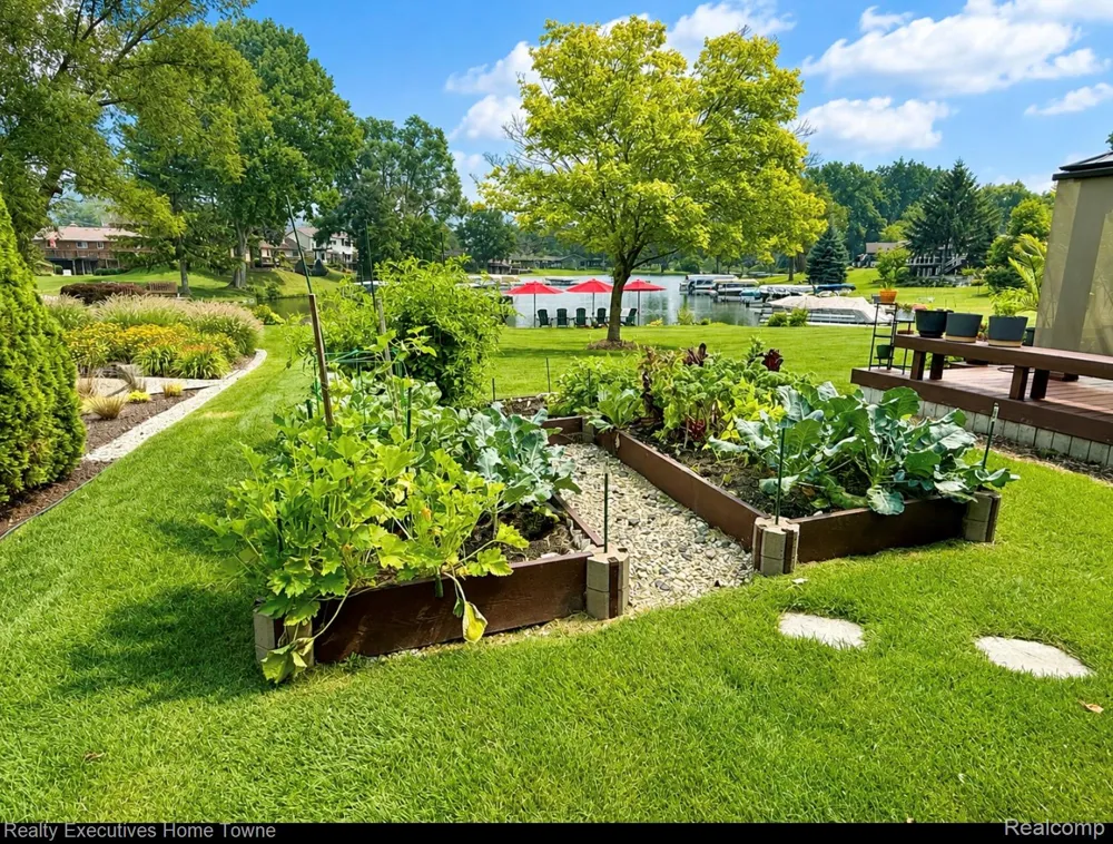 3460 Ramada Drive Highland Charter Township, MI 48356