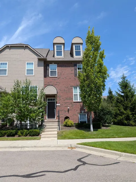 333 Glenhurst Boulevard #9