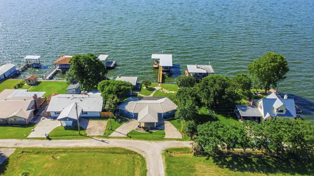 151 Lakeview Drive Point Blank, TX 77364
