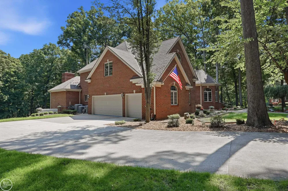 3180 Canyon Oaks Trail Milford Charter Township, MI 48380