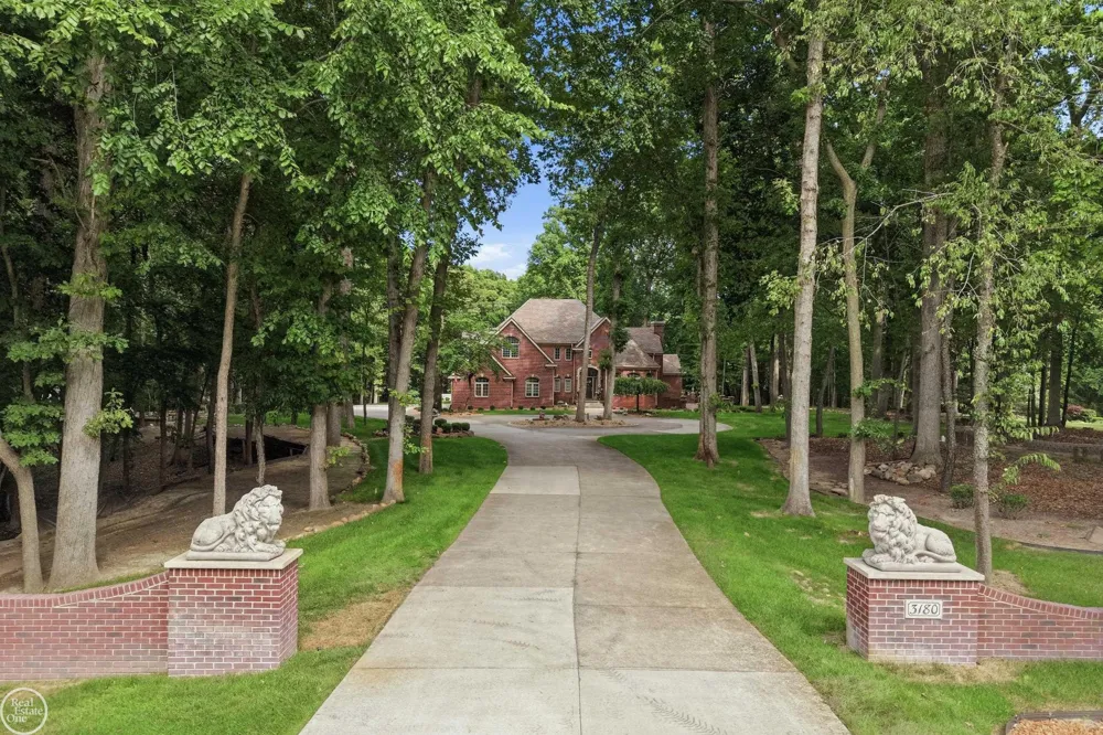 3180 Canyon Oaks Trail Milford Charter Township, MI 48380