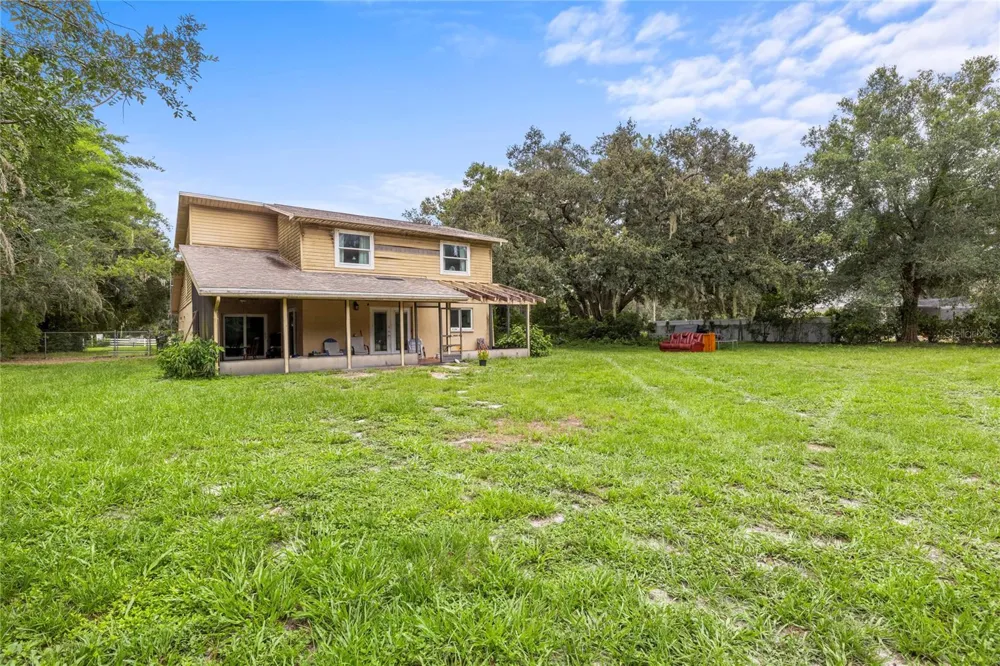 5105 FIVE ACRE ROAD Plant City, FL 33565