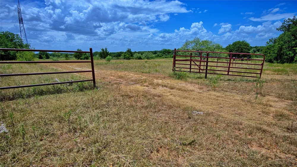 1179 County Road 1470 Chico, TX 76431