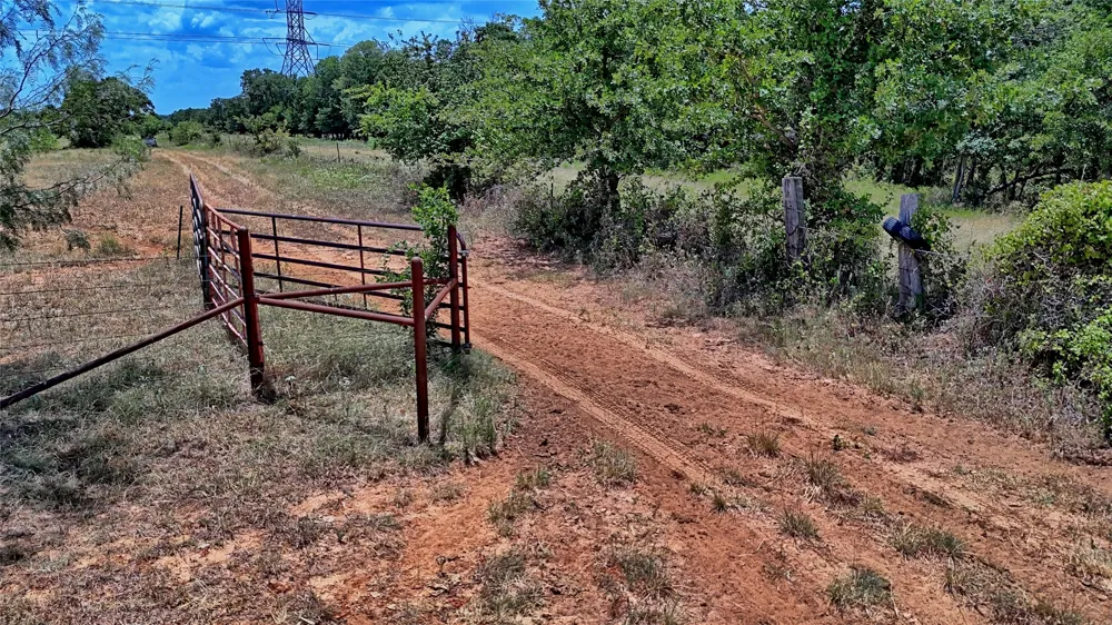 1179 County Road 1470 Chico, TX 76431