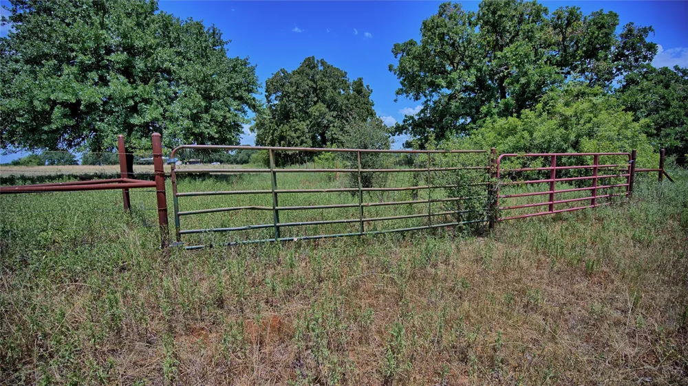 1179 County Road 1470 Chico, TX 76431