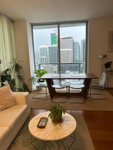 1060 Brickell Ave #2717