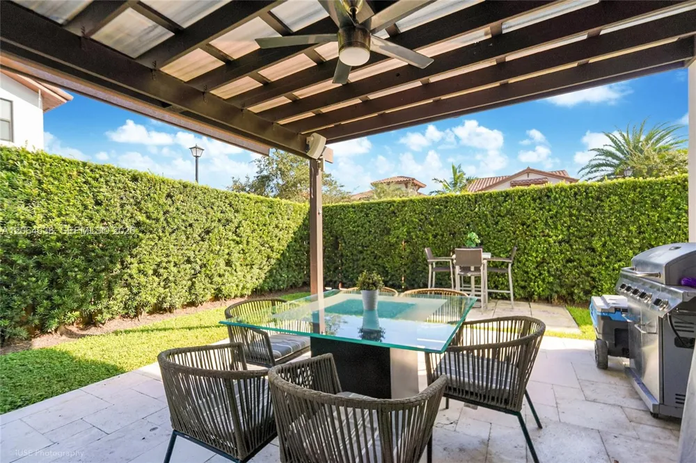 8723 NW 102nd Pl Doral, FL 33178