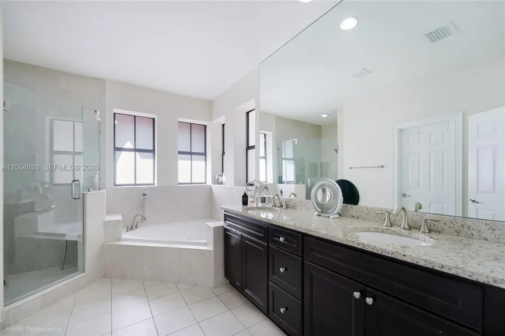 8723 NW 102nd Pl Doral, FL 33178