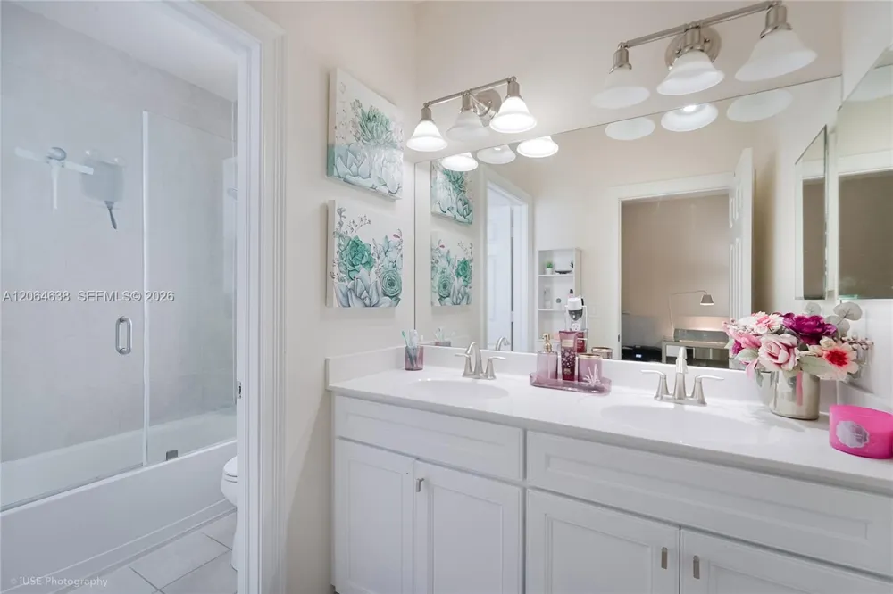 8723 NW 102nd Pl Doral, FL 33178