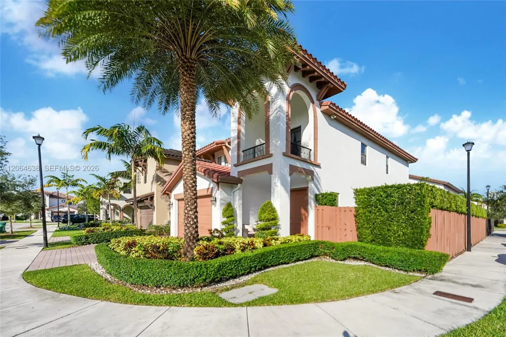8723 NW 102nd Pl Doral, FL 33178
