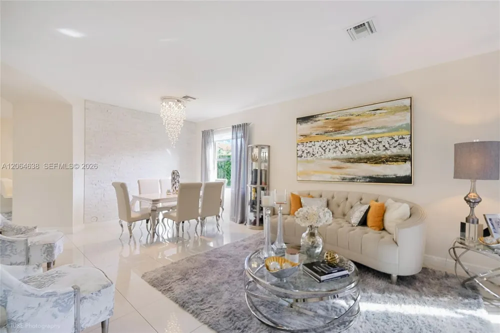 8723 NW 102nd Pl Doral, FL 33178