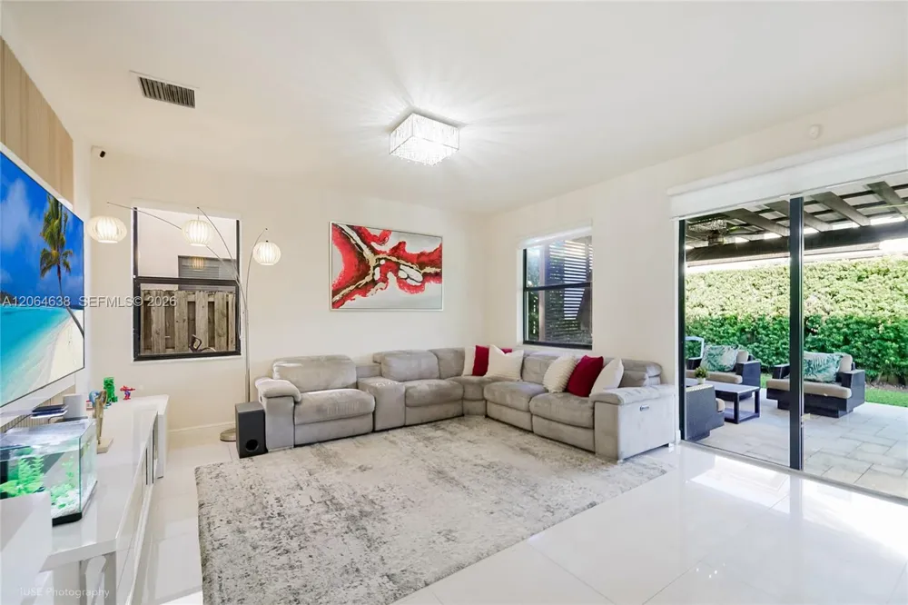 8723 NW 102nd Pl Doral, FL 33178