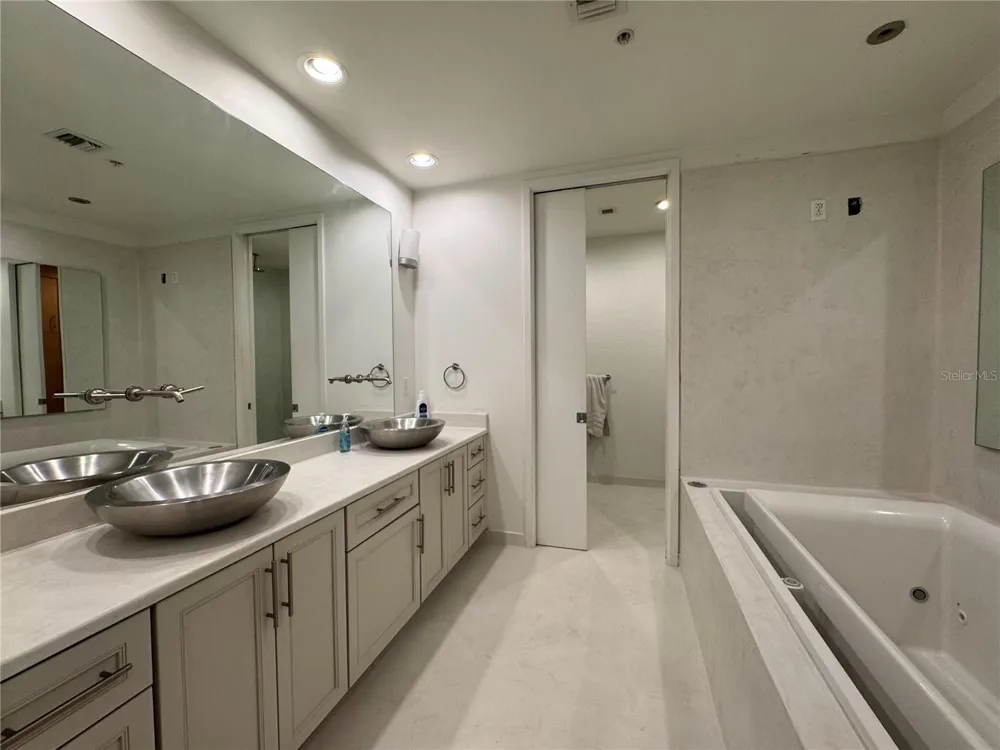 150 E ROBINSON STREET #29B Orlando, FL 32801
