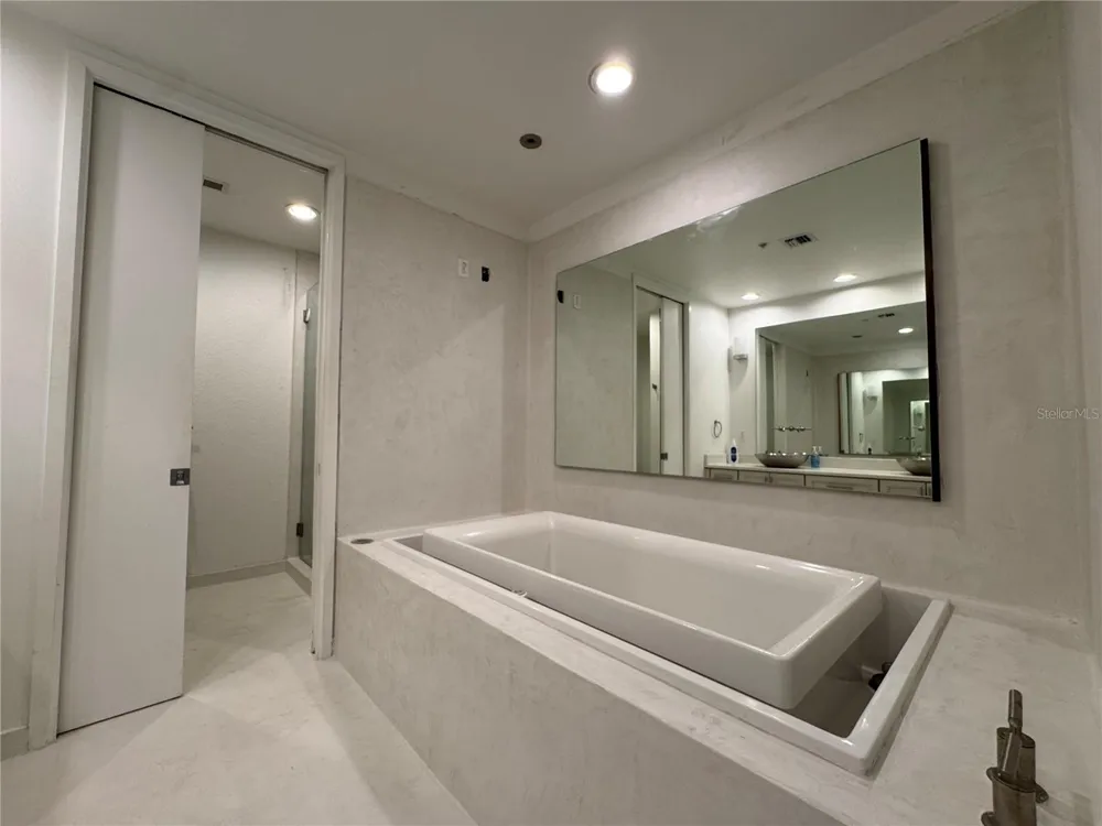 150 E ROBINSON STREET #29B Orlando, FL 32801