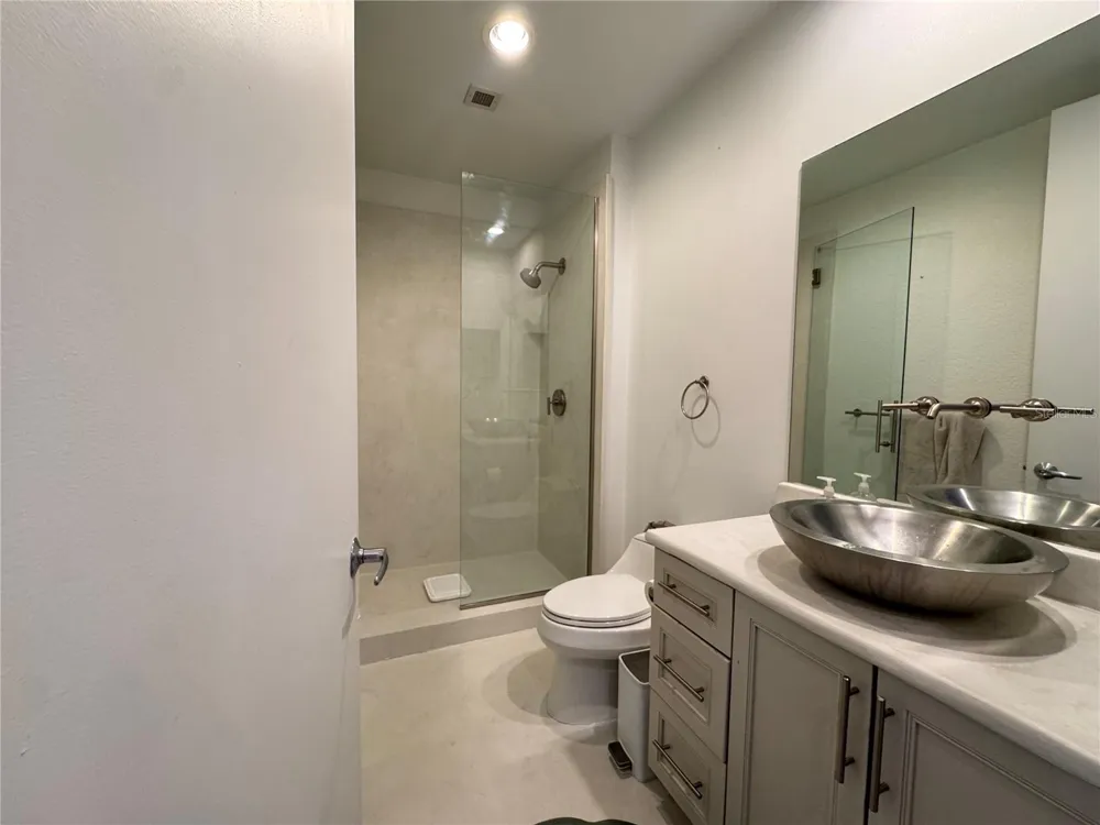 150 E ROBINSON STREET #29B Orlando, FL 32801