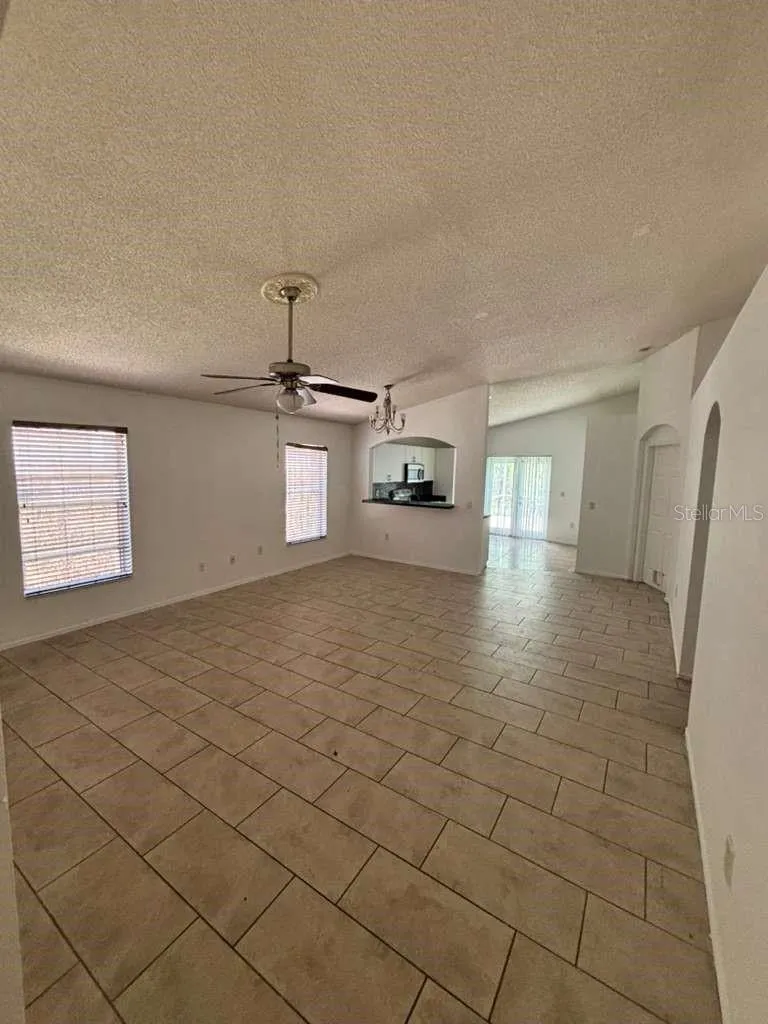 2713 PALM ISLE WAY Orlando, FL 32829