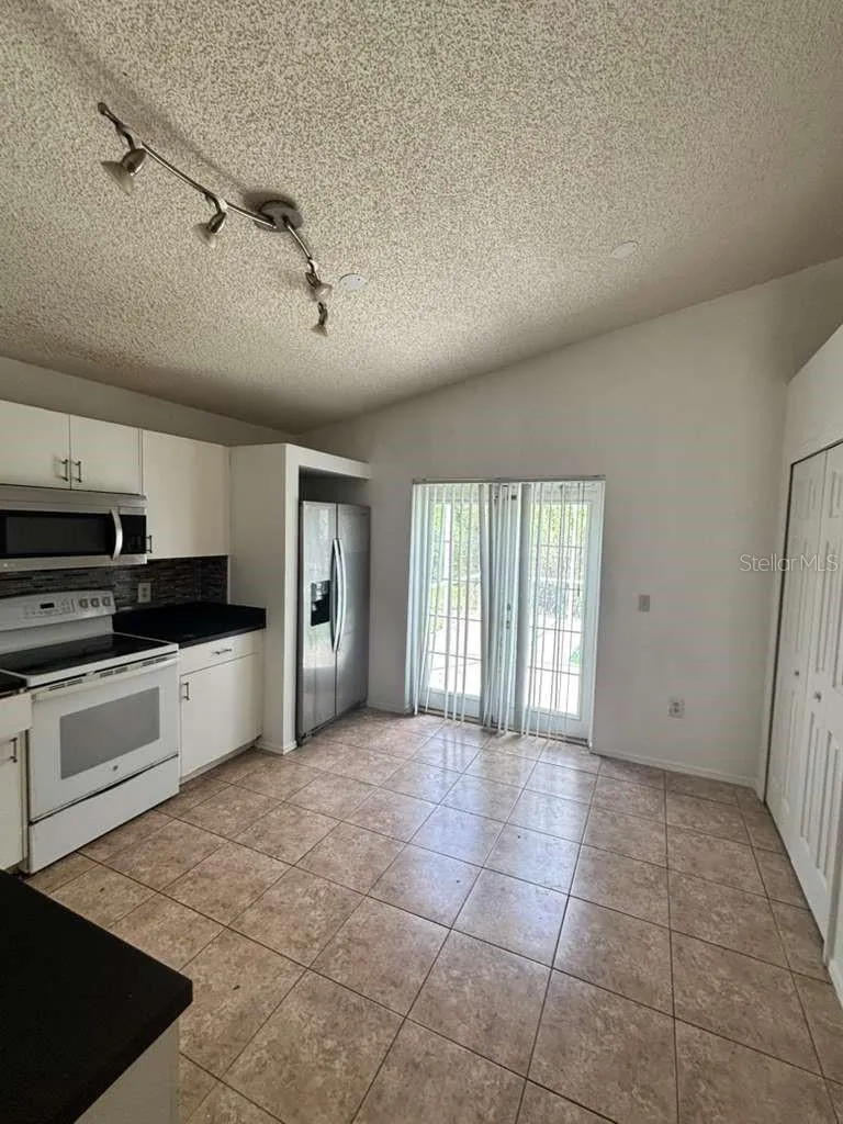 2713 PALM ISLE WAY Orlando, FL 32829